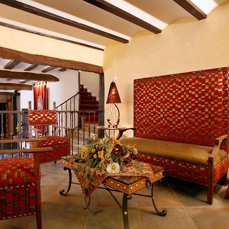 Hotel Boutique Real Casona De Las Amas Azofra Ruang foto