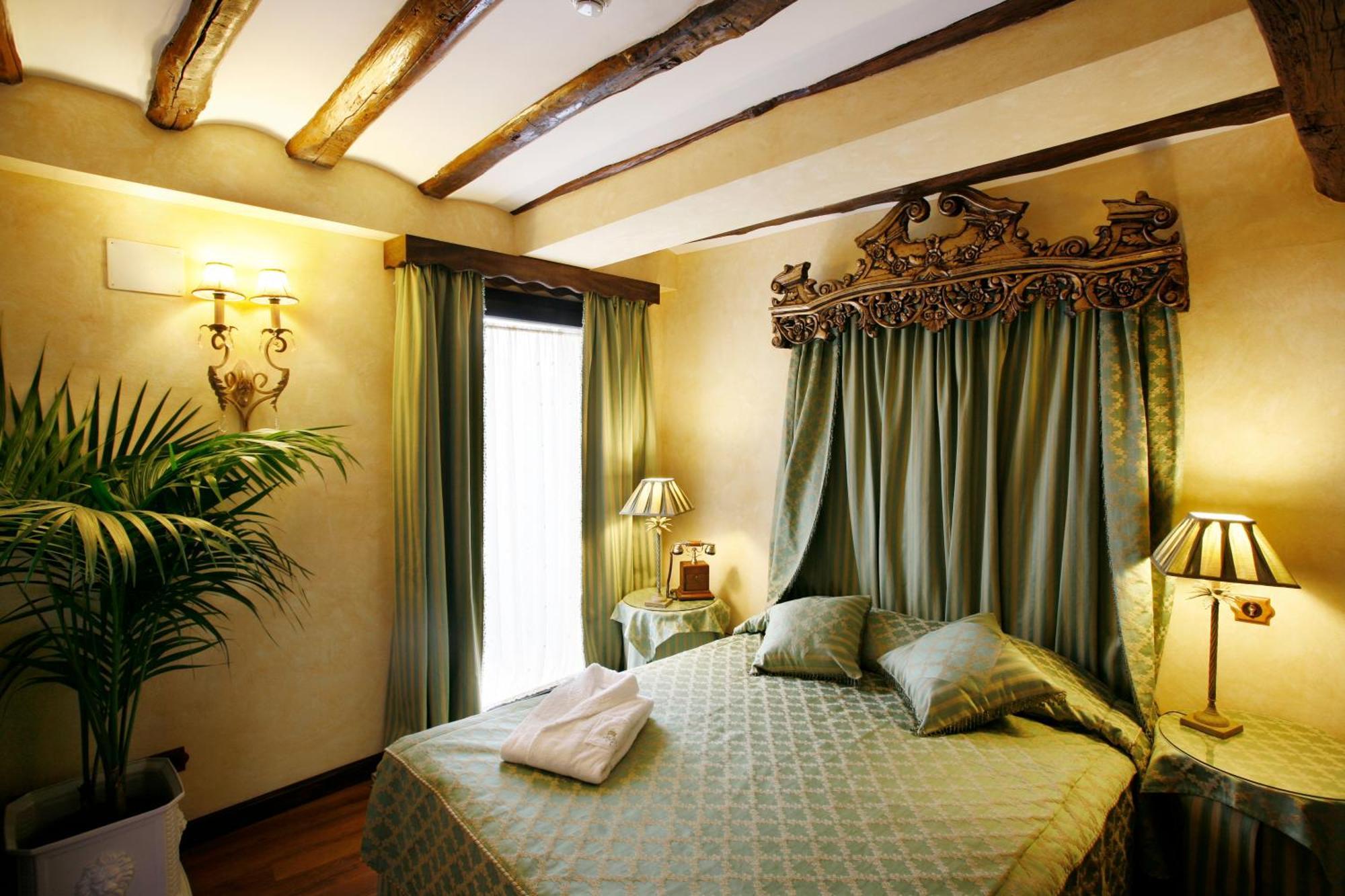 Hotel Boutique Real Casona De Las Amas Azofra Bagian luar foto