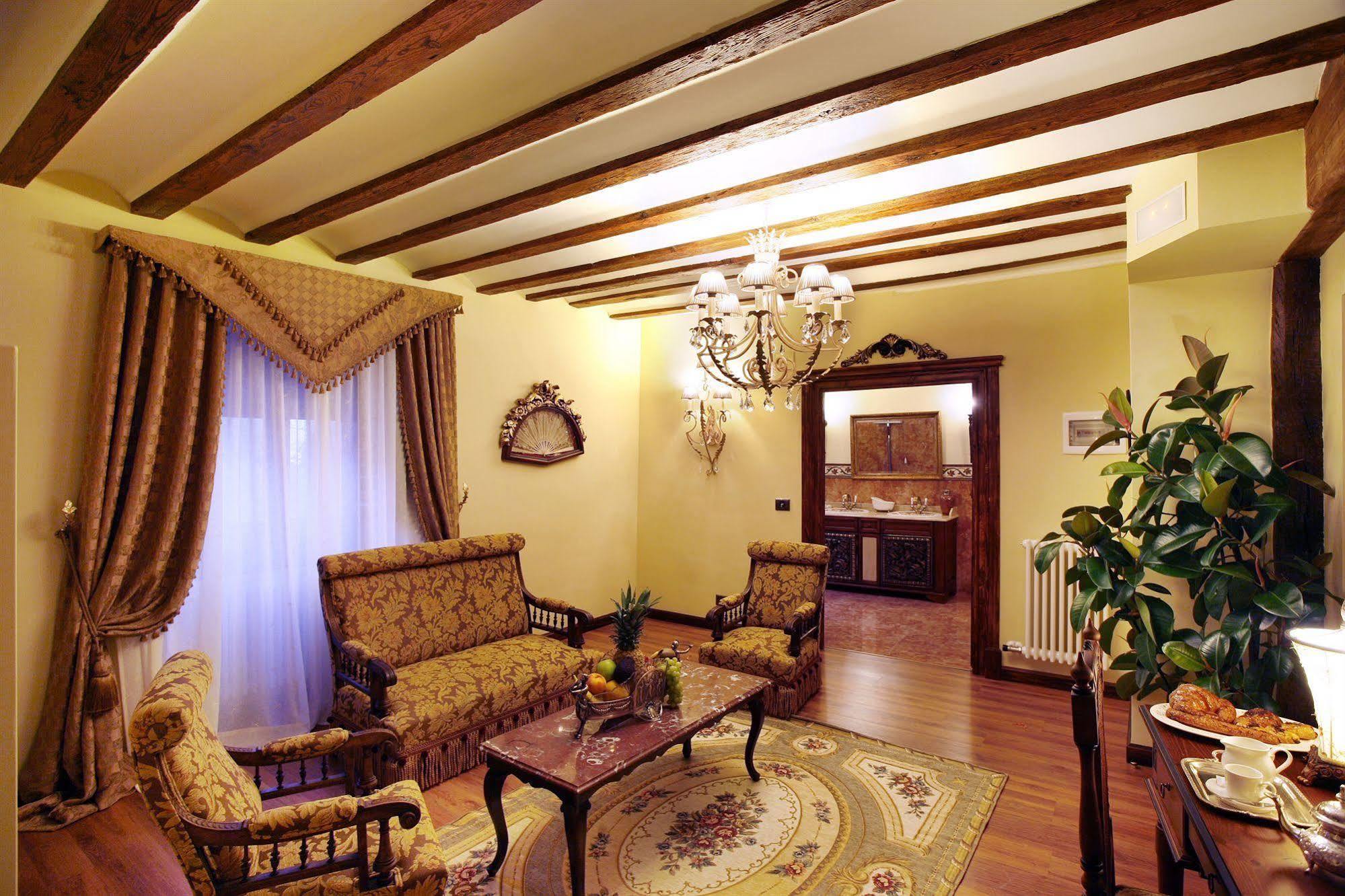 Hotel Boutique Real Casona De Las Amas Azofra Bagian luar foto