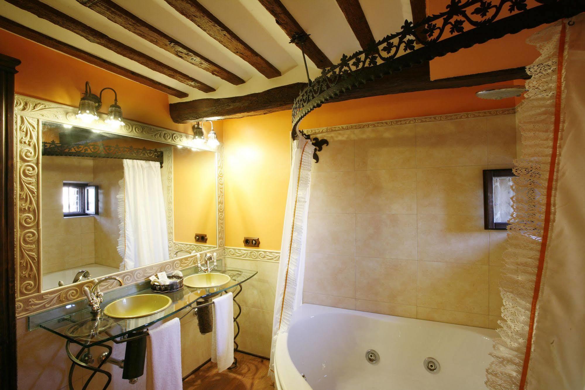Hotel Boutique Real Casona De Las Amas Azofra Bagian luar foto