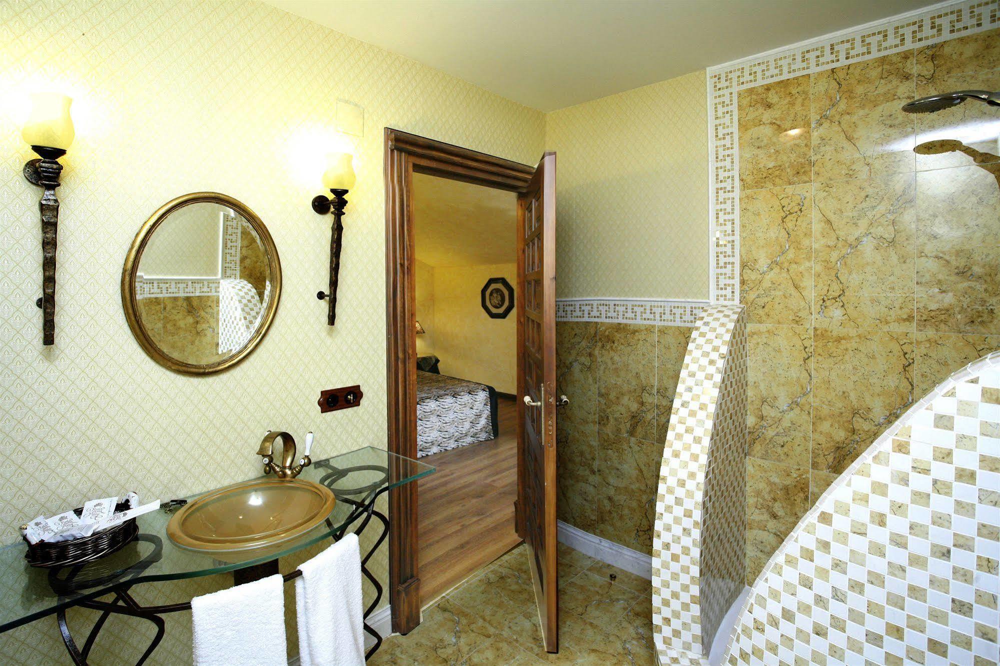Hotel Boutique Real Casona De Las Amas Azofra Bagian luar foto