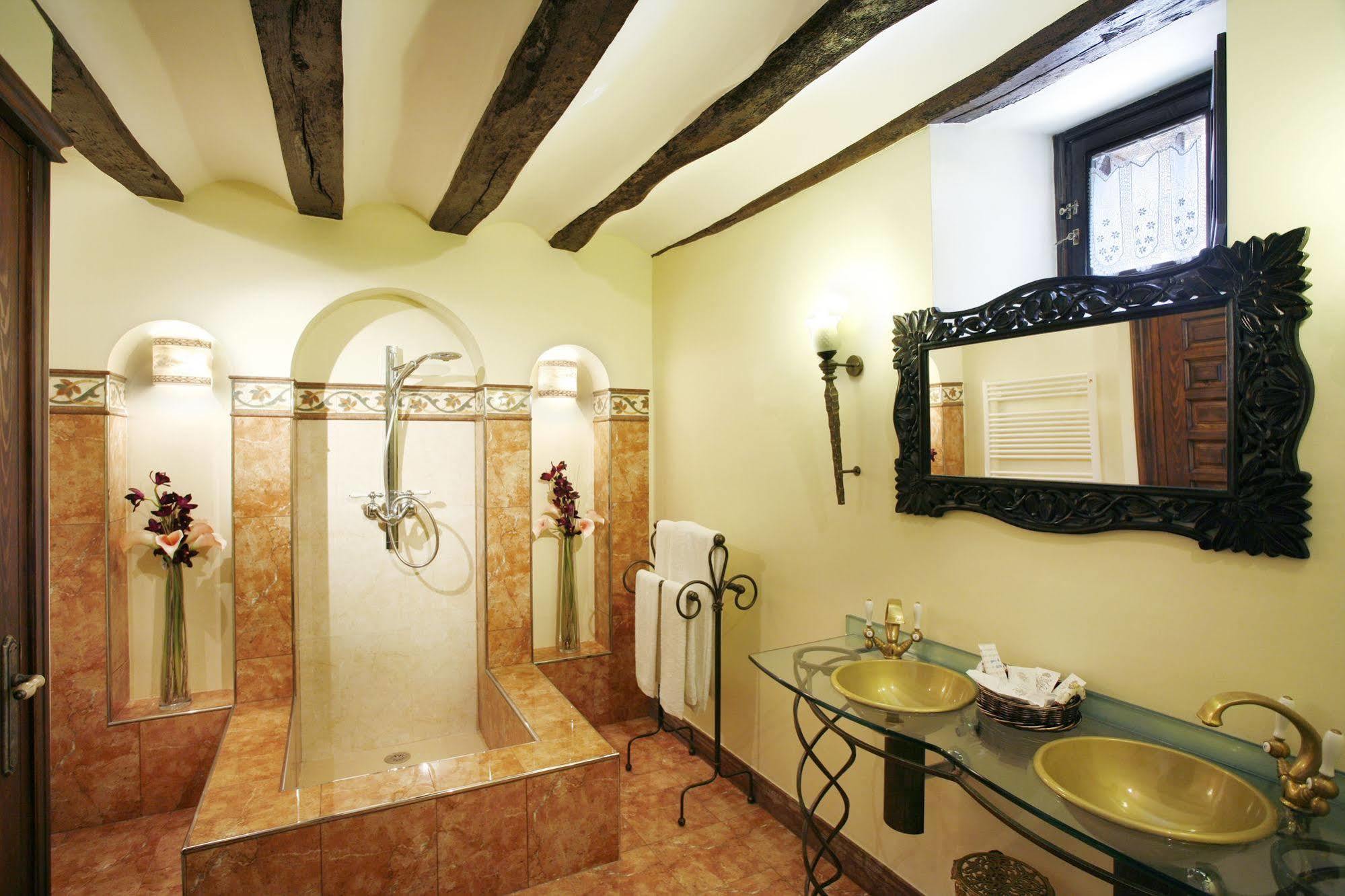 Hotel Boutique Real Casona De Las Amas Azofra Ruang foto