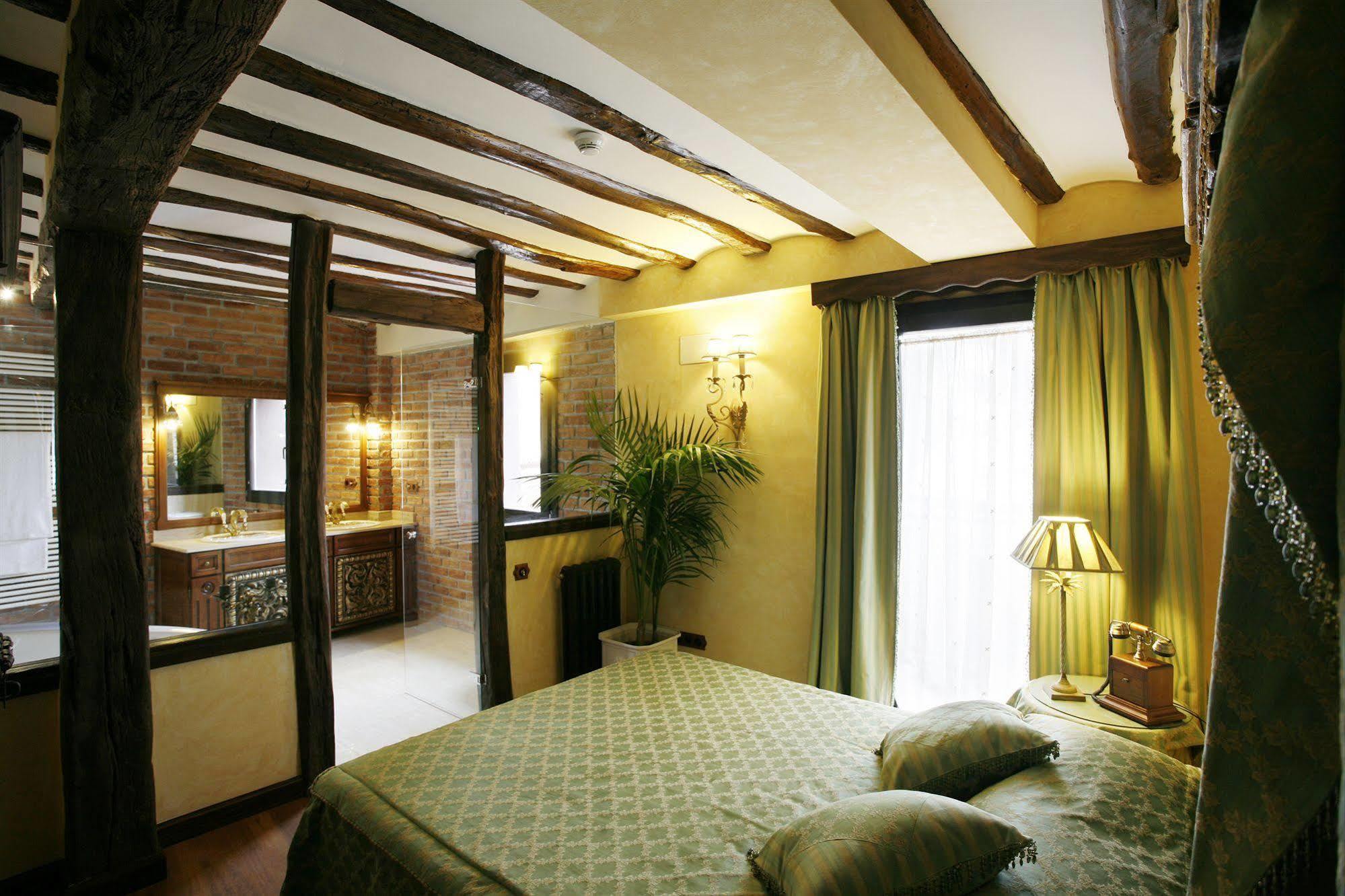 Hotel Boutique Real Casona De Las Amas Azofra Ruang foto