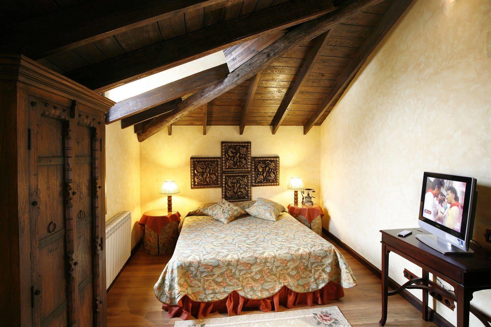 Hotel Boutique Real Casona De Las Amas Azofra Bagian luar foto