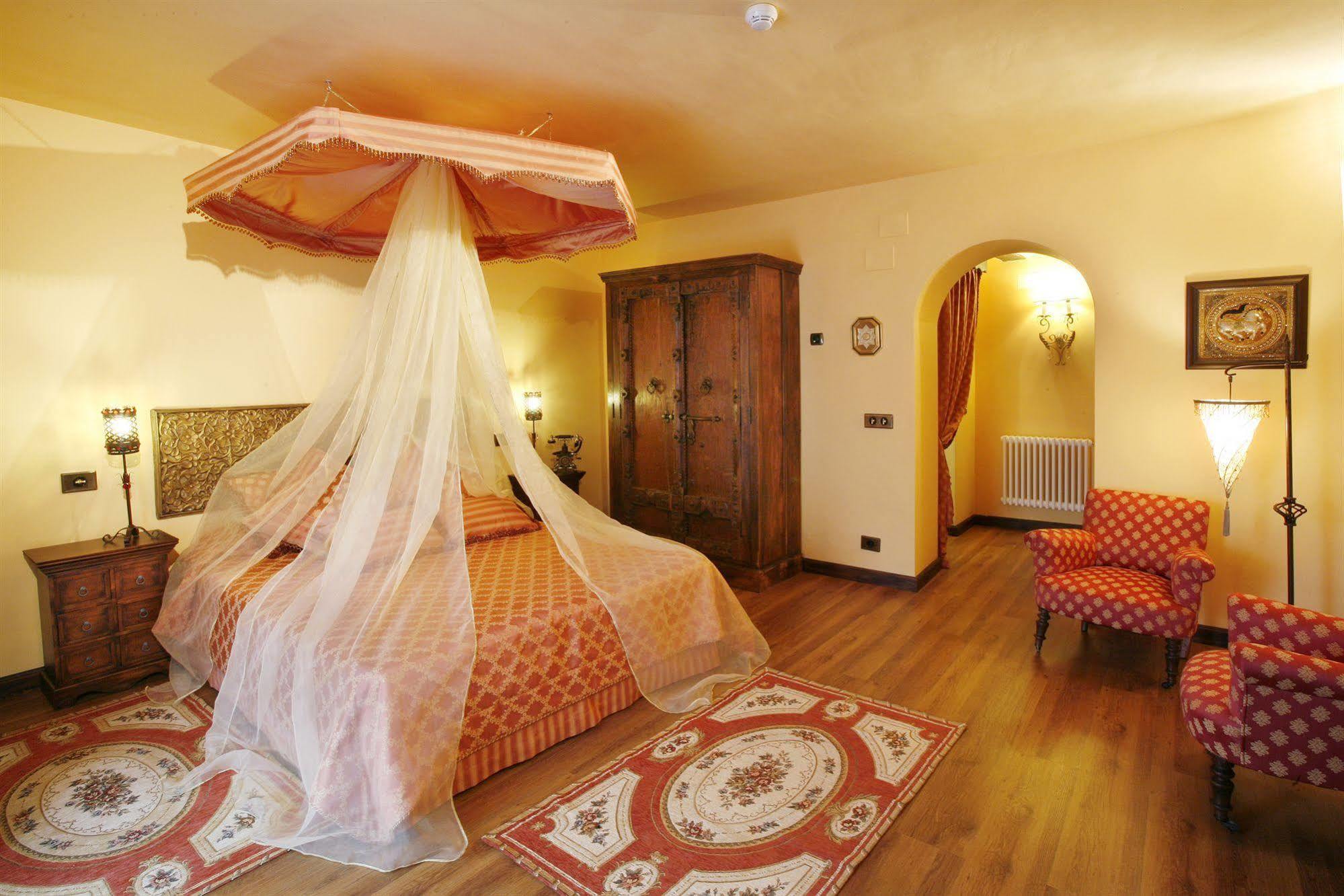 Hotel Boutique Real Casona De Las Amas Azofra Ruang foto