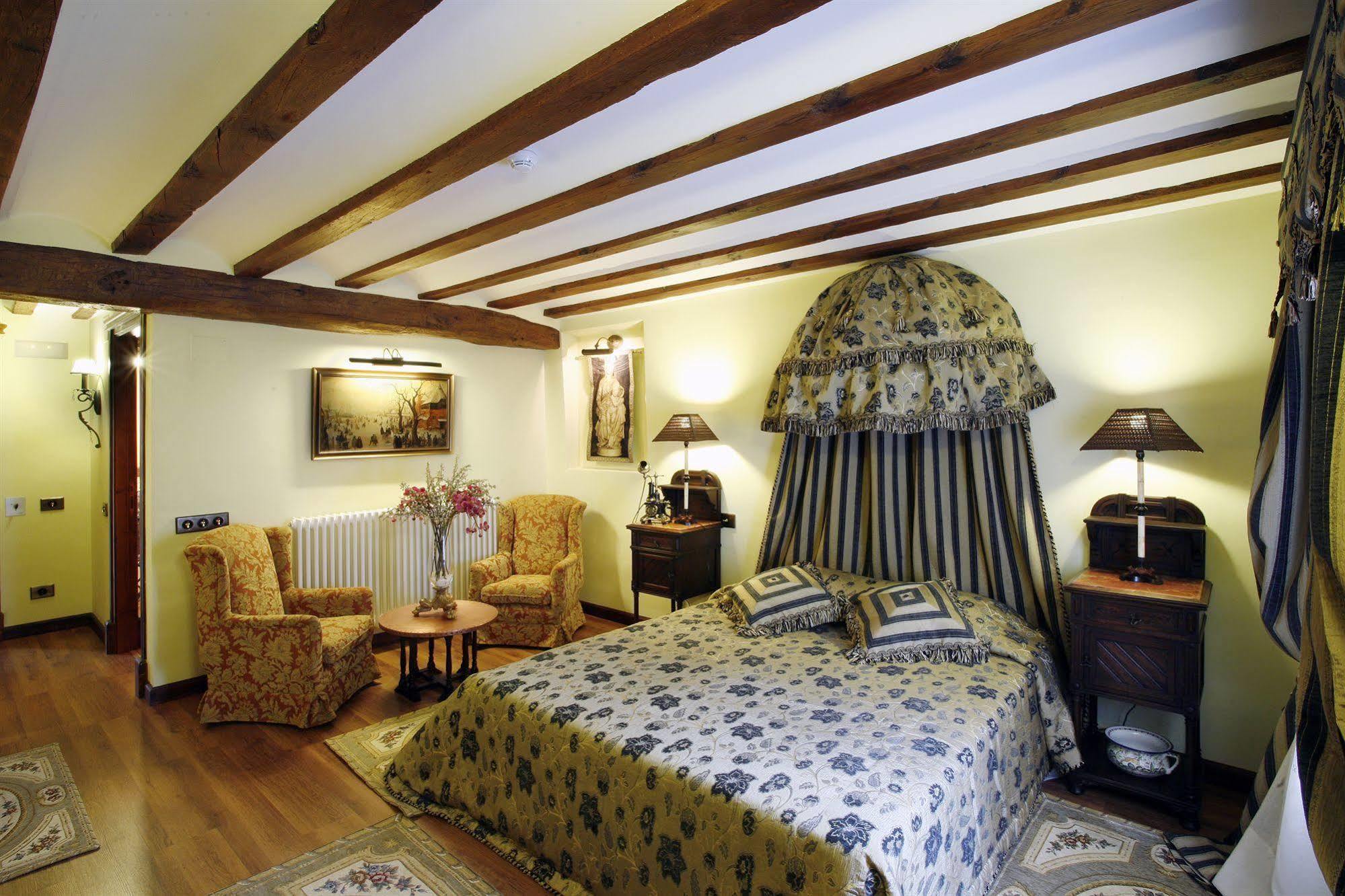 Hotel Boutique Real Casona De Las Amas Azofra Ruang foto