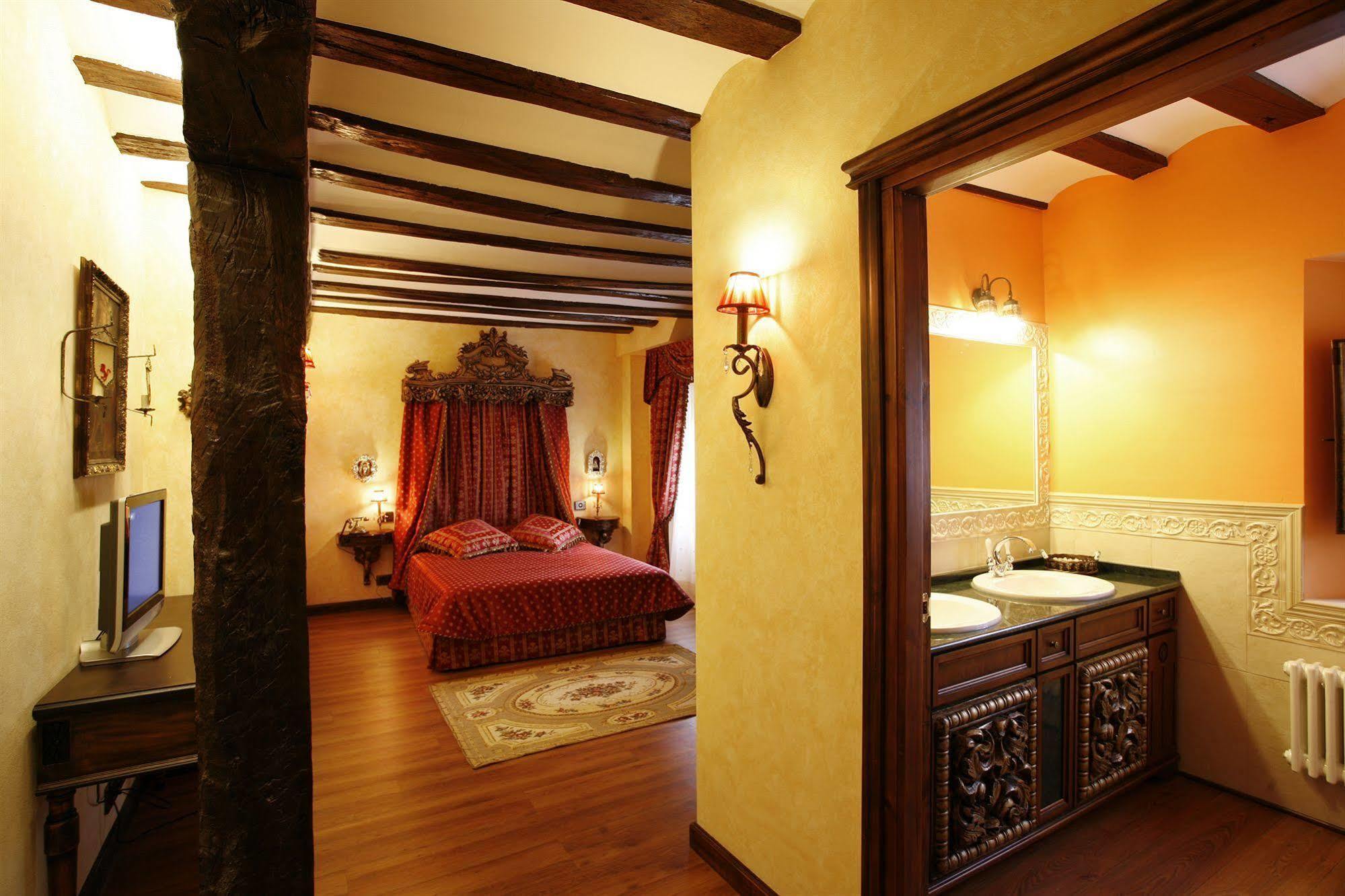 Hotel Boutique Real Casona De Las Amas Azofra Ruang foto